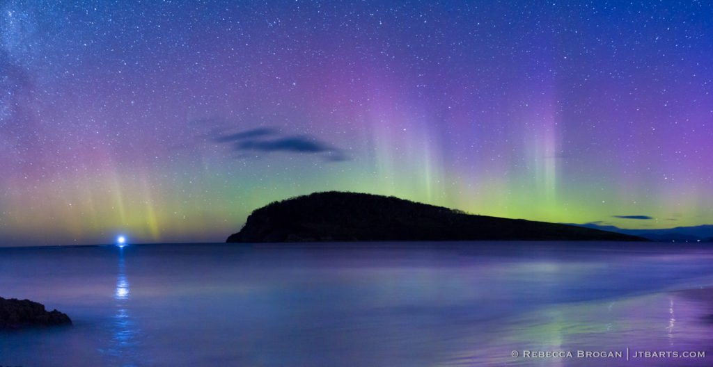 Aurora Australis. Goats Bluff, Hope Beach, South Arm, Hobart, Tasmania. Southern Lights.